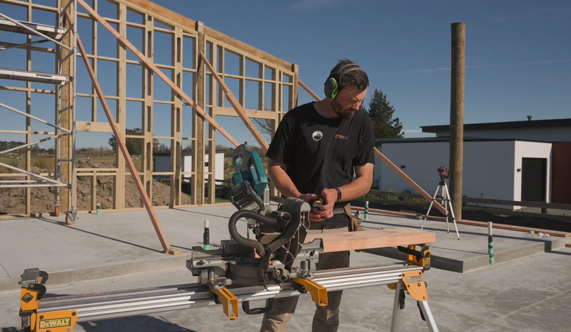 Reinholt Builders constructing a pole shed home