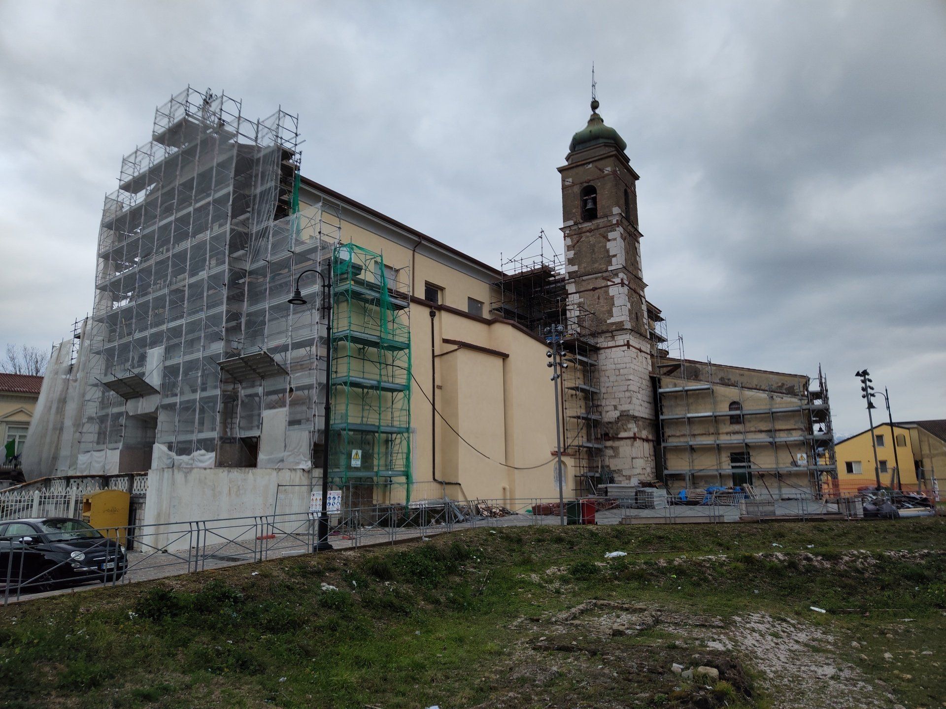 Ponteggi per restauro Duomo di Avellino