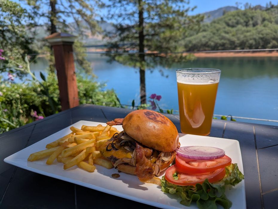 Lakeshore Bar & Grill