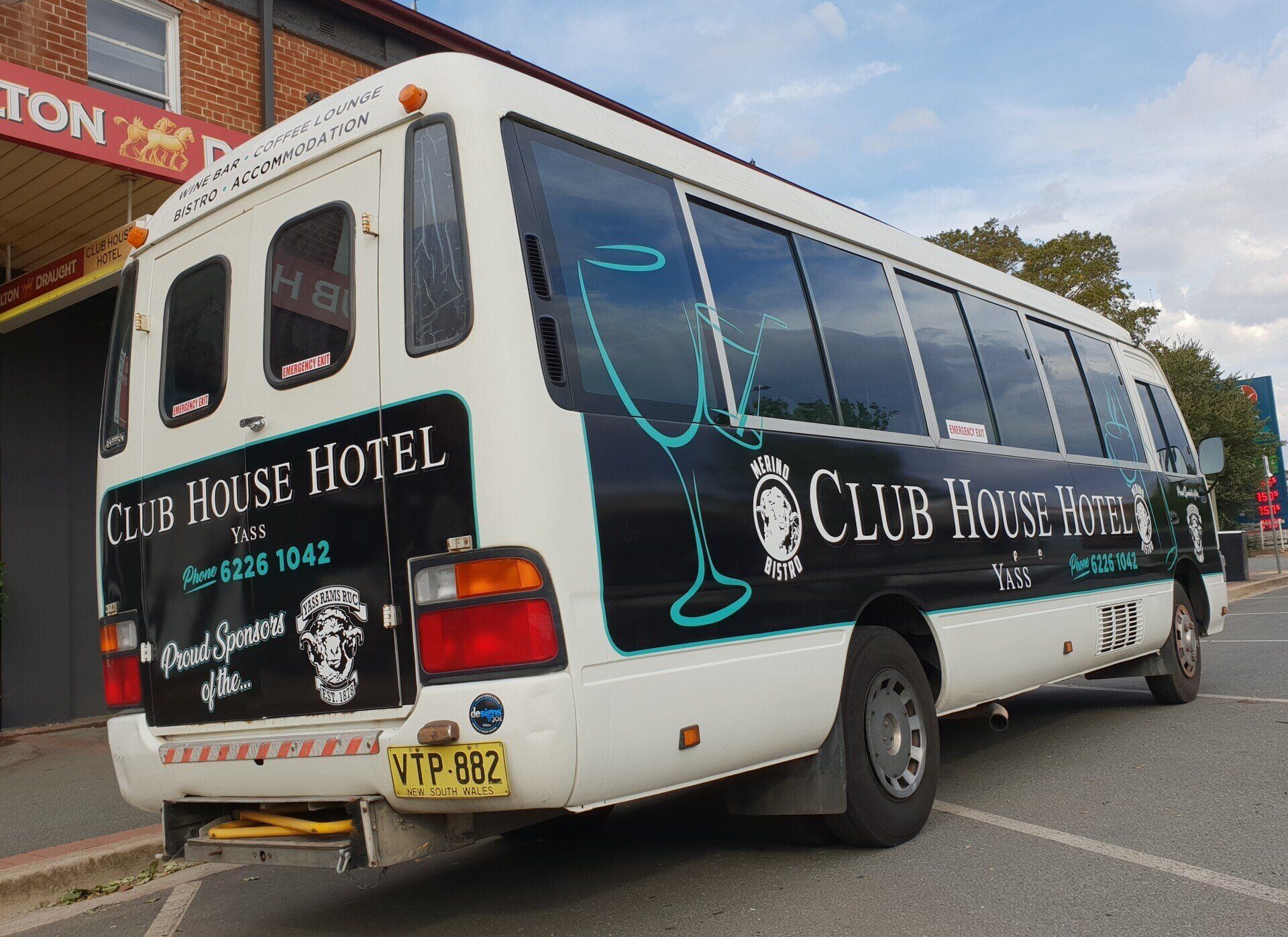 Club Hotel House vehicle signage