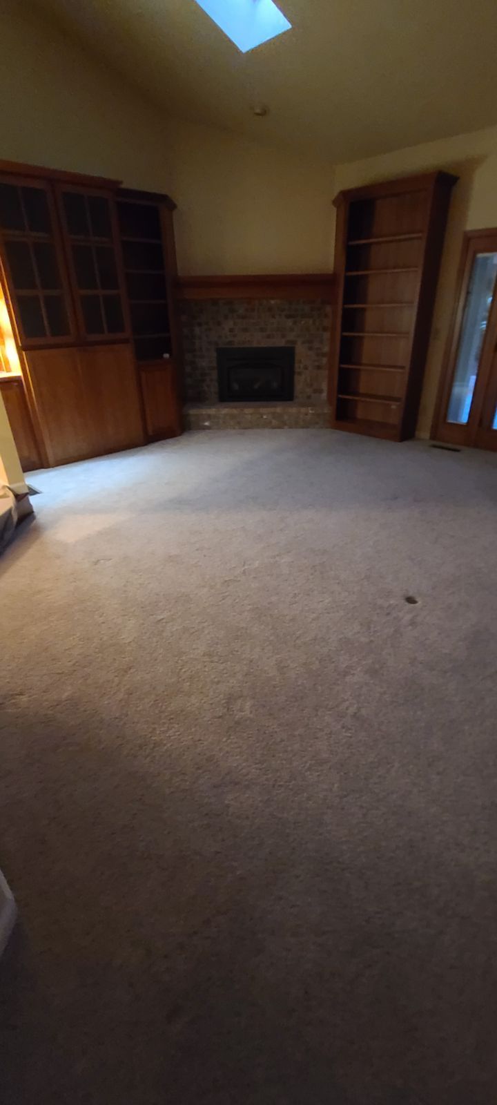 Another angle of carpeted living room before Crestwood Flooring installation.