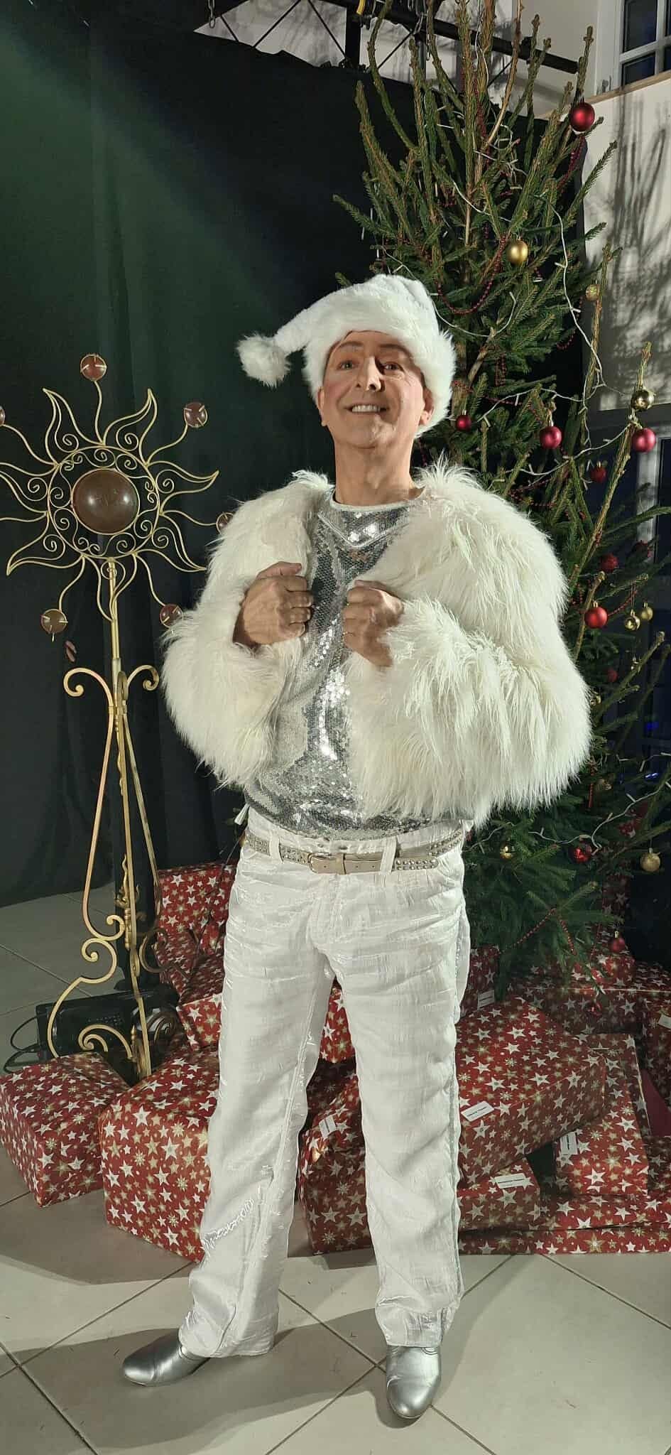 Artistes de Viva Show Noël pendant un numéro musical
