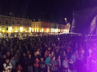 Public devant la scène de l’Orchestre Anthracite