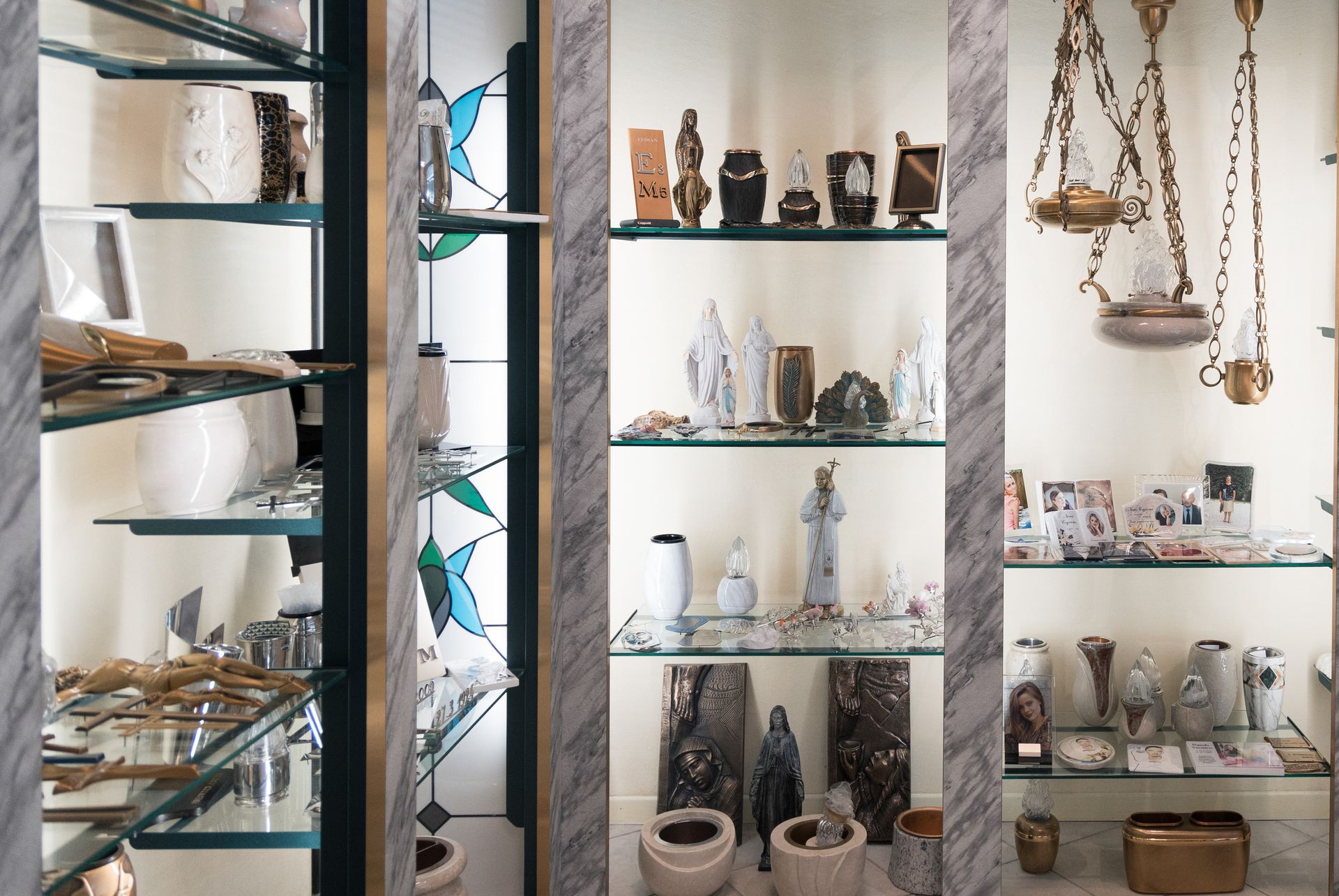 esposizione urne cinerarie
