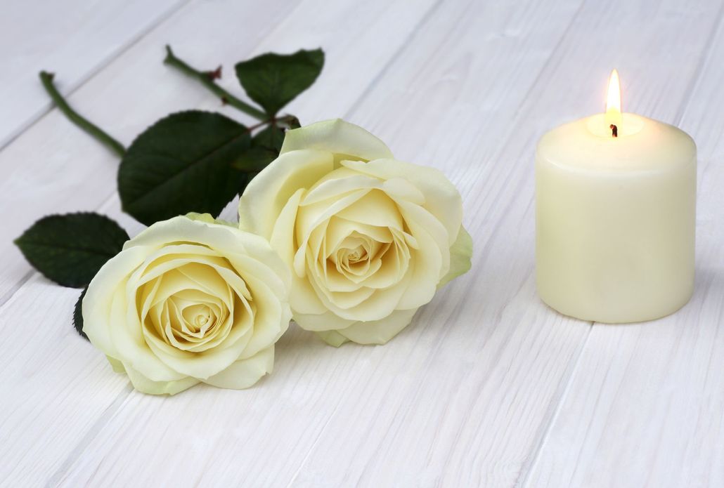 Arredi sacri e fiori per funerale