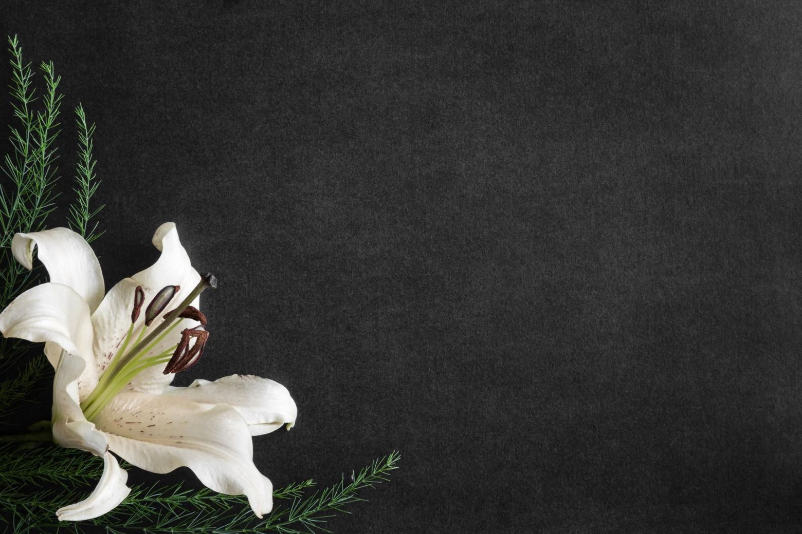 Lapide artigianale con fiori