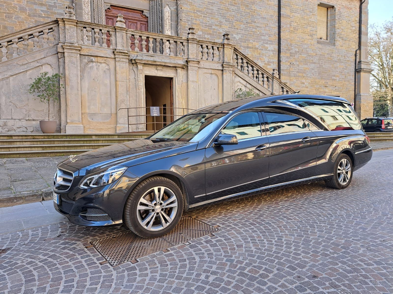 carro funebre nero