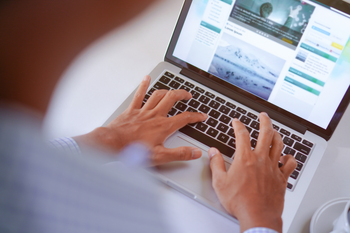 A man focused on writing a blog, representing the role of content creation in enhancing digital visibility and strengthening online presence.