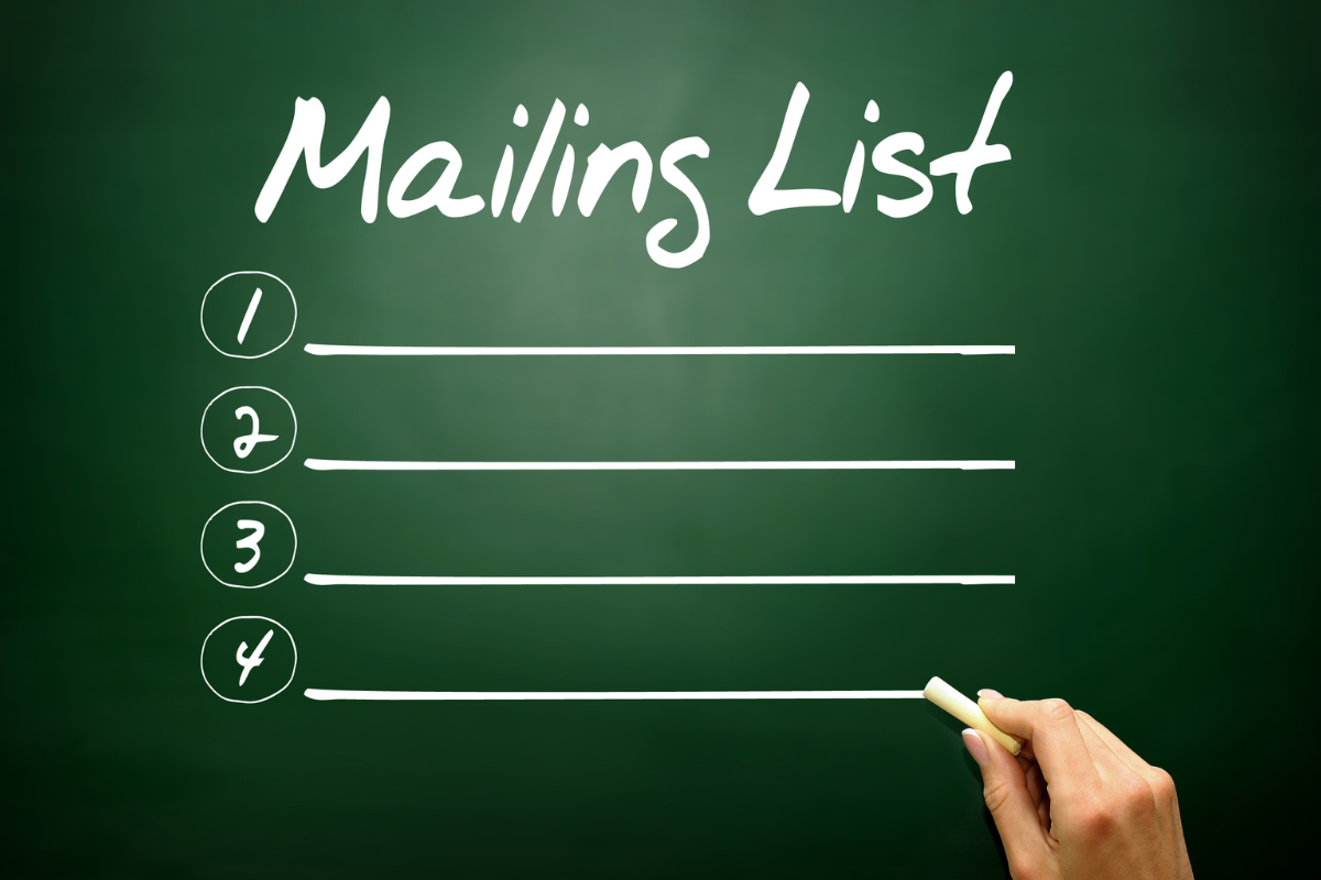 Writing on a chalkboard featuring a checklist and notes about mailing lists, highlighting the essential tasks managed by email marketers, such as list segmentation, personalization, and tracking, all aimed at optimizing email campaigns for maximum effectiveness.