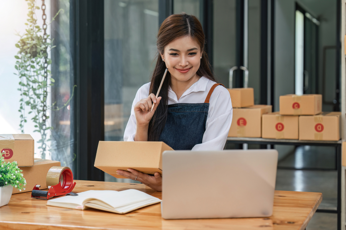 A girl looking at her laptop, reflecting on how leveraging customer psychology can enhance ecommerce conversion by understanding consumer behavior and decision-making processes.