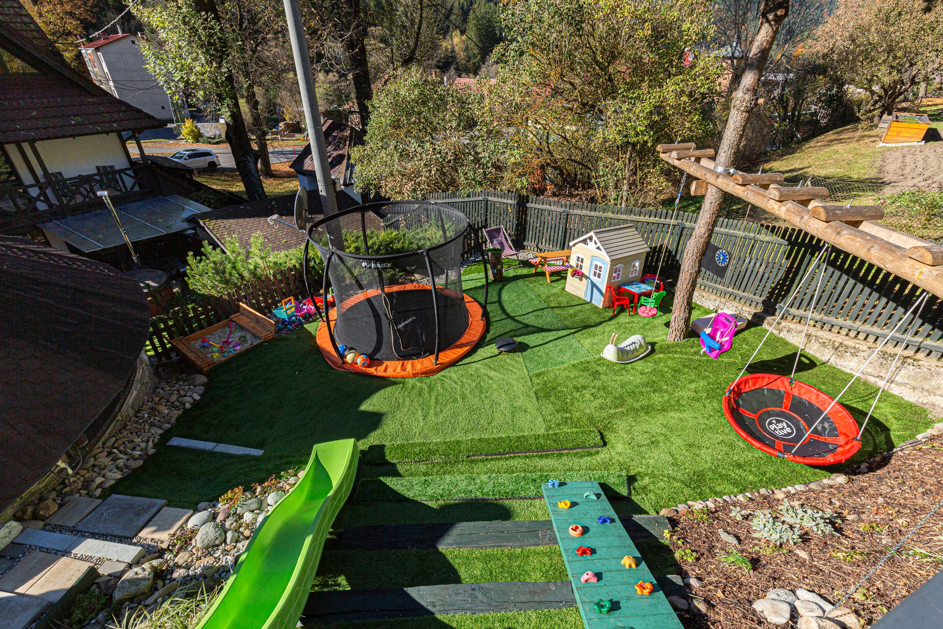 Malužiná exteriér ihrisko