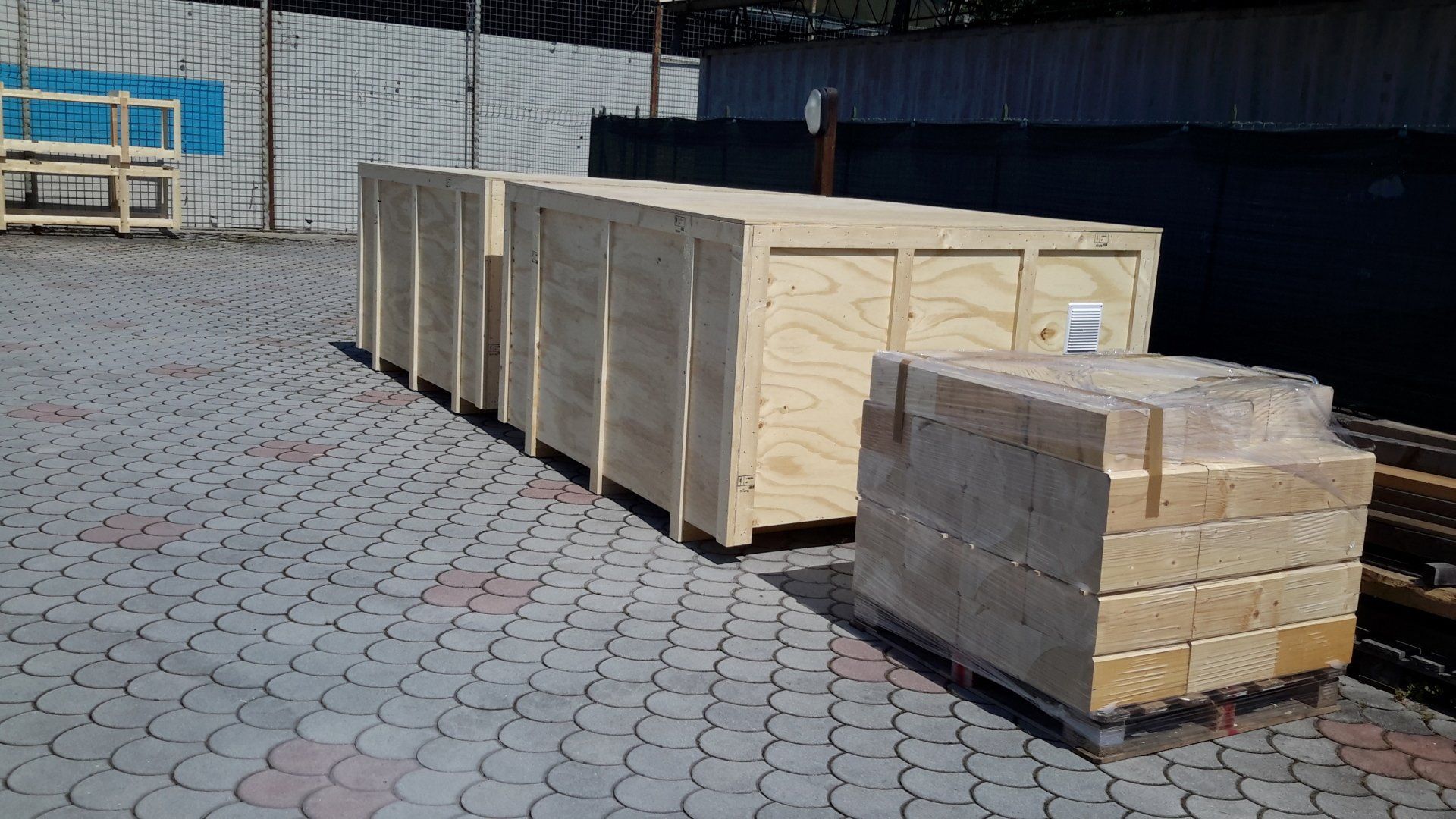 scatole in legno e materiali di produzione
