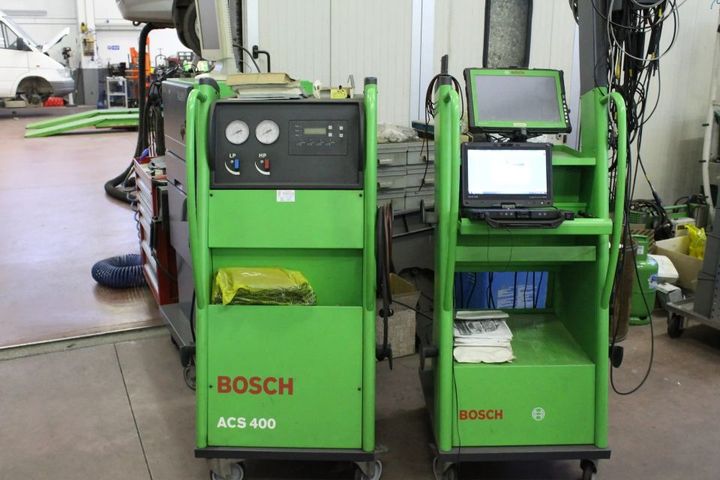 officina con macchinari all'avanguardia