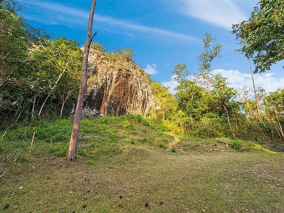 La Piedra, the natural rock face on the property