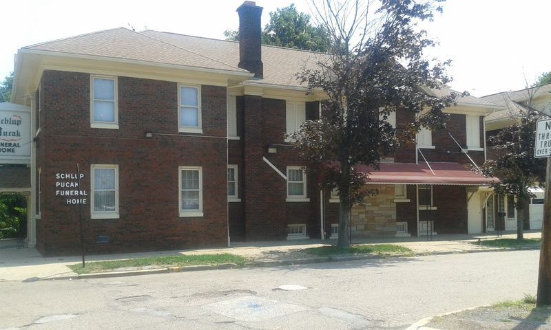 A brick building with a sign that says no parking