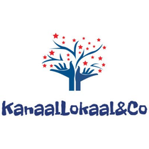 Logo voor KanaalLokaal & Co: Blauwe handen die een boom met rode sterren ondersteunen op een witte achtergrond.
