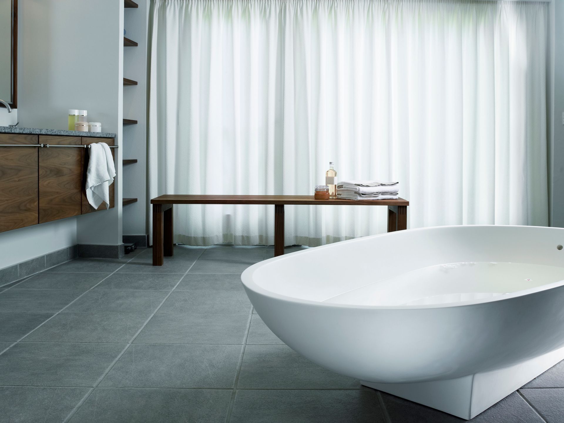 A Bathroom with A Bathtub and A Bench in Twin Falls, ID