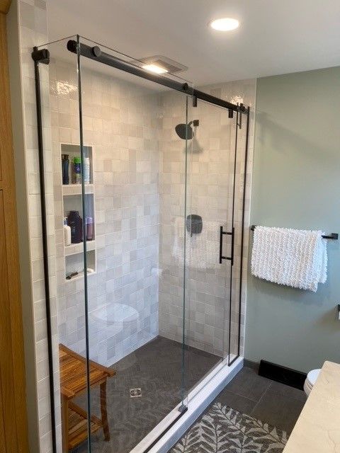 Shower Glass — Kalamazoo, MI — J&J Glass