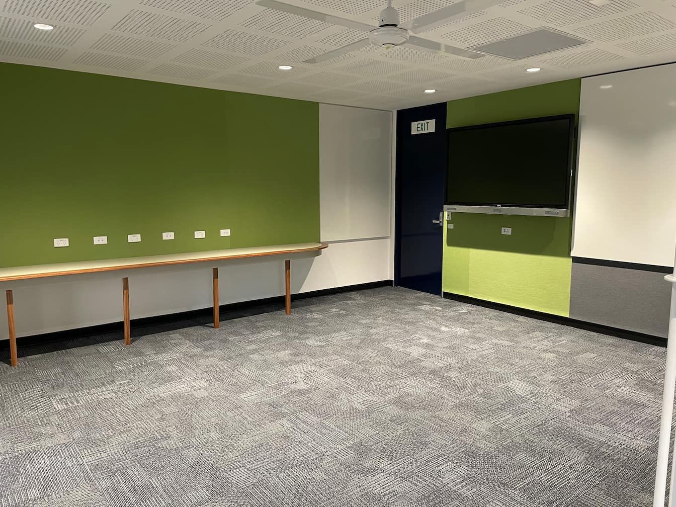 a room with a green wall and a sign that says exit