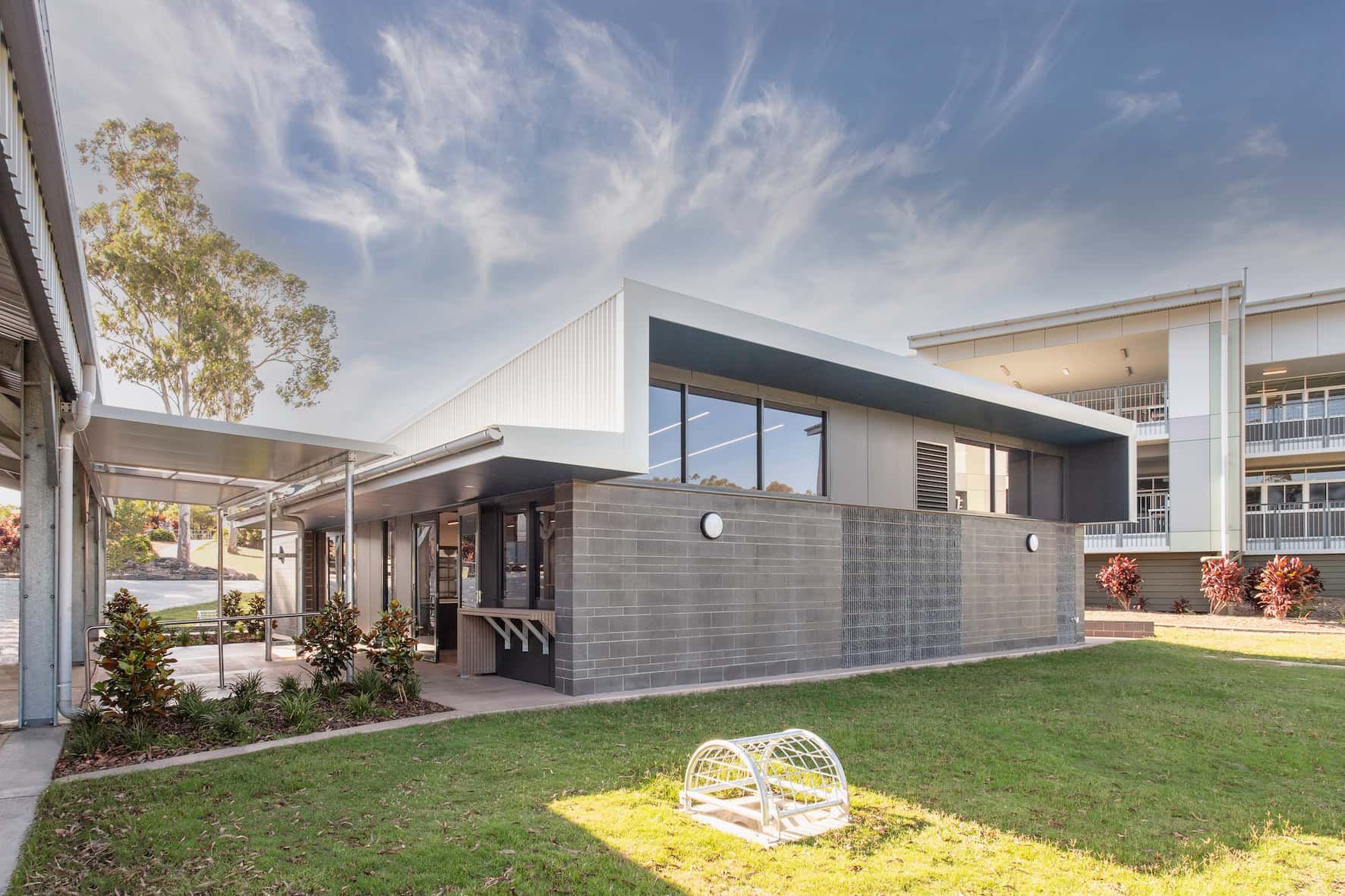 a building with a lot of windows and bricks
