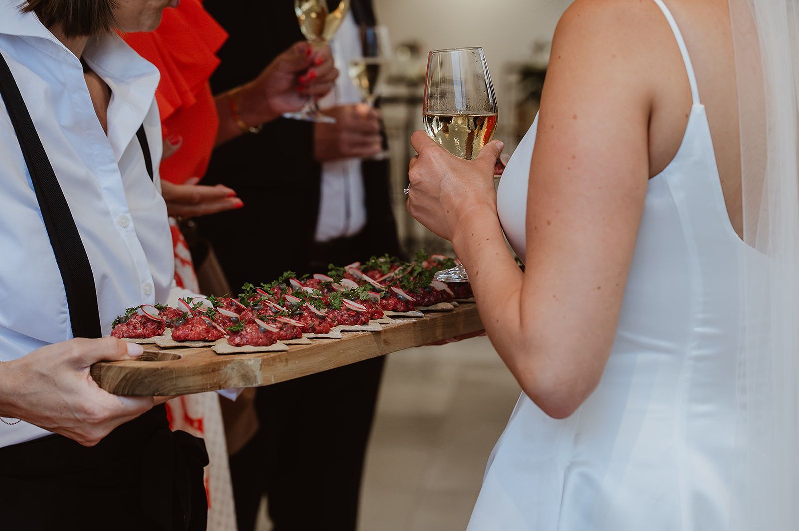 Dessertbuffet die geserveerd wordt tijdens een feest bij feestzaal t'Hoornaerts