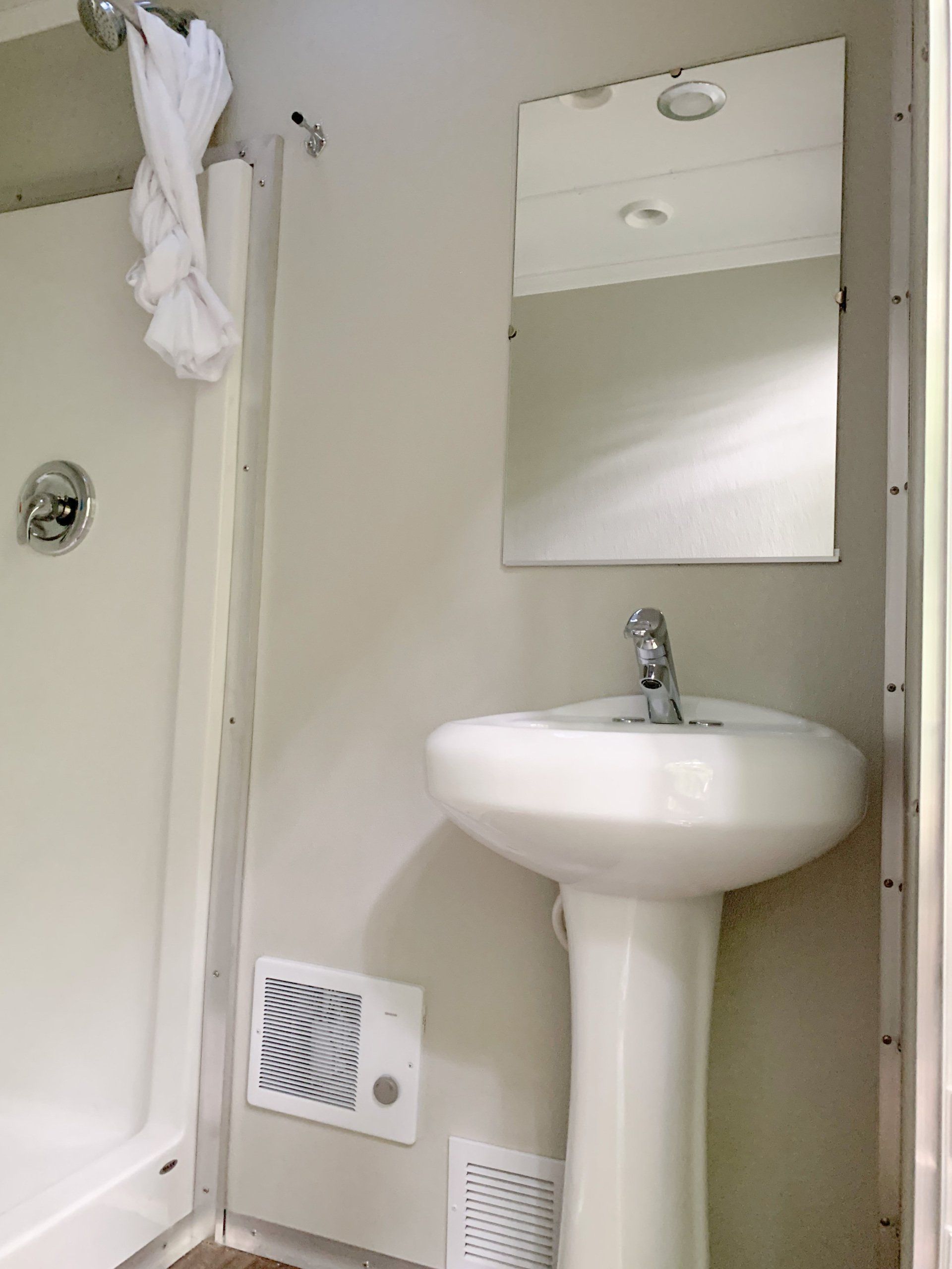 Sink with mirror