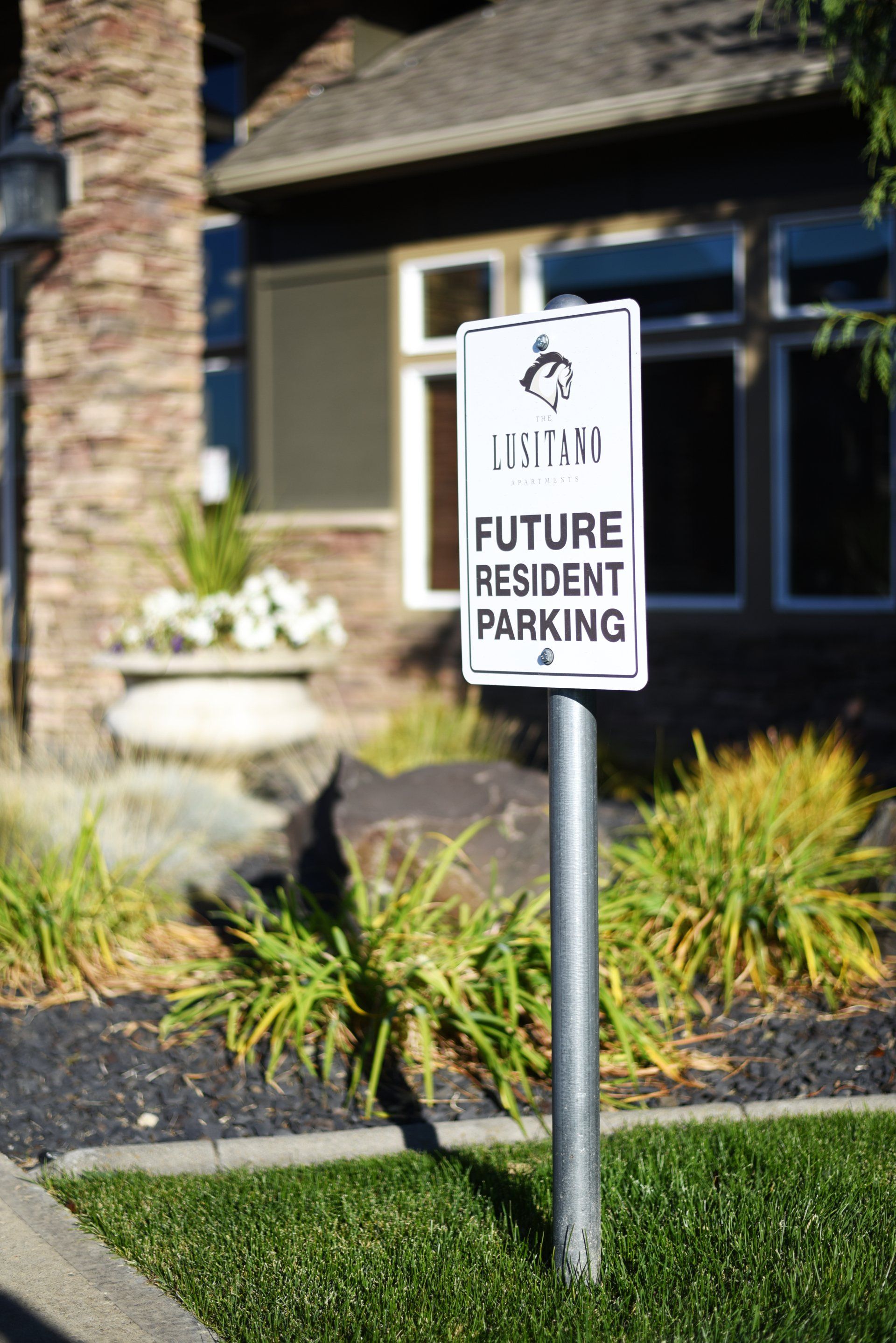 Lusitano Apartment resident parking sign