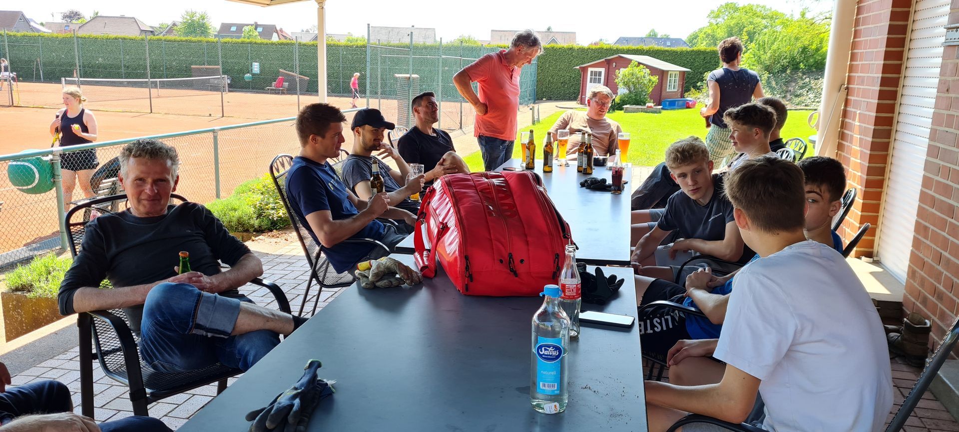 Toller Einsatz und die vielen Mitglieder, die gerade nicht zu auf dem Foto sehen sind.