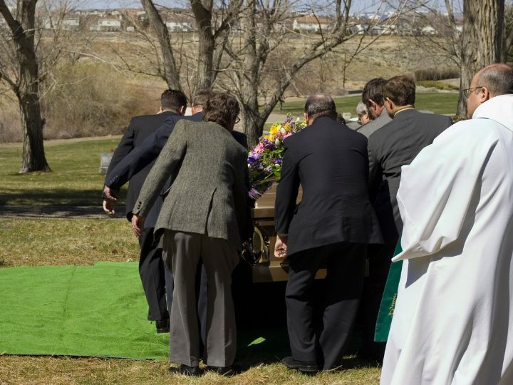 How Cultural and Personal Traditions Shape Funeral Services