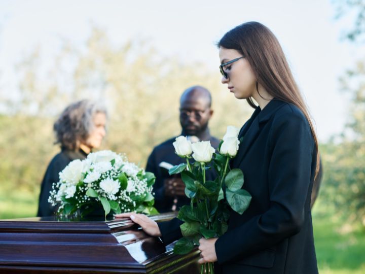 Planning a Burial Service That Honors Tradition