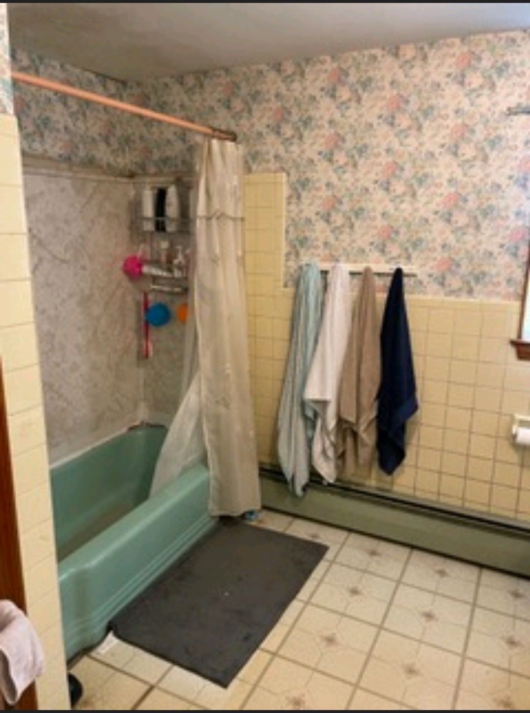 A bathroom with a bathtub and a shower curtain