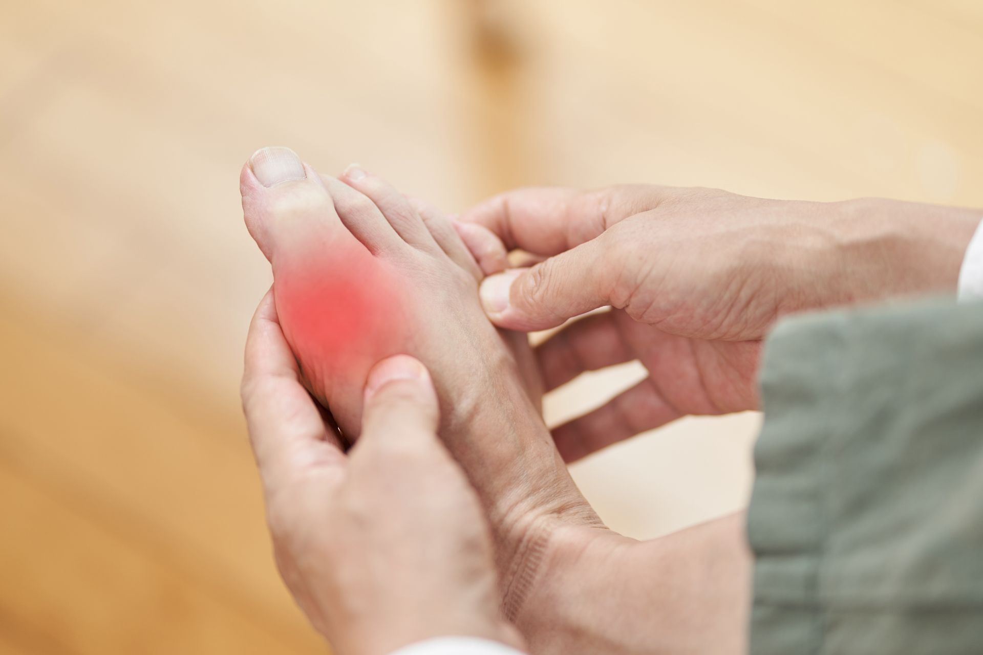 Close-up of big toe with redness and inflammation