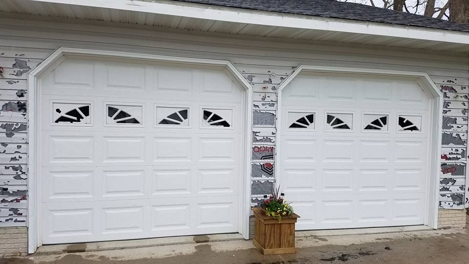 Residential Garage – Decorah, IA – Viking Roofing & Construction