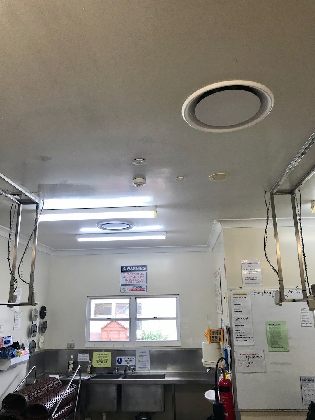 petrie-commercial-kitchen-install-of-ducted-air-con