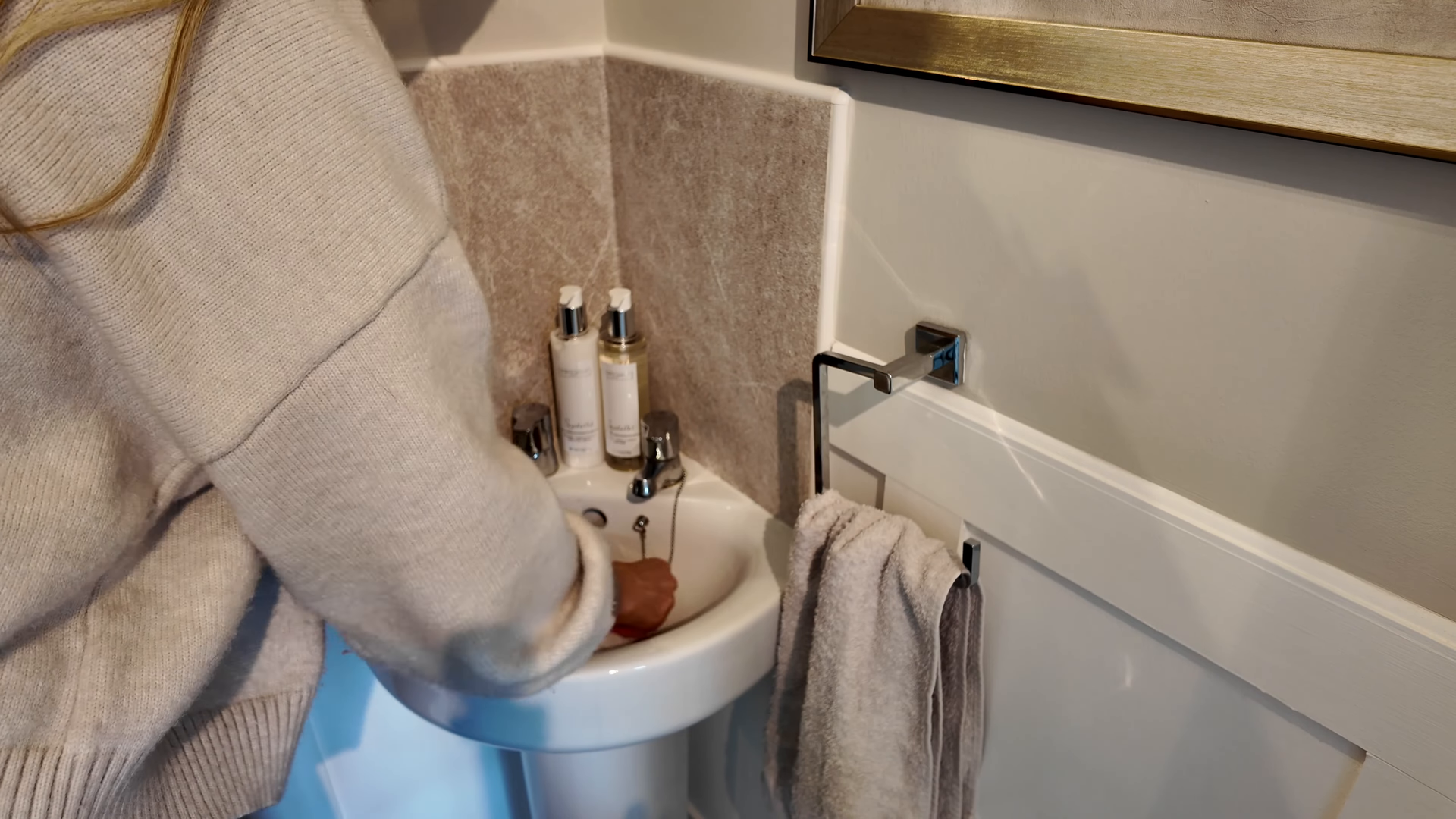 Residential apartment deep cleaning by Help Maid Cleaning Services