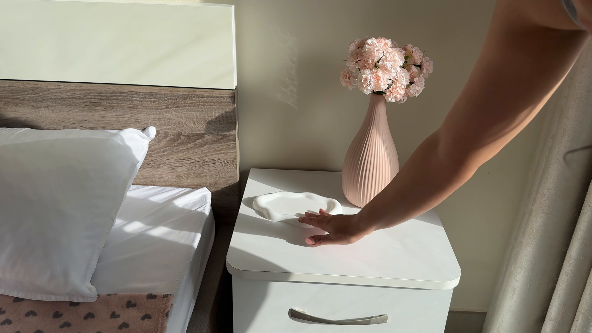 Airbnb turnover cleaning by Help Maid in a Williamsburg apartment, Brooklyn