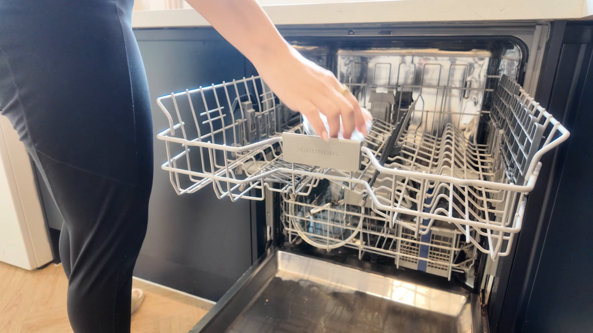 House cleaning in Brighton Beach, Brooklyn by Help Maid