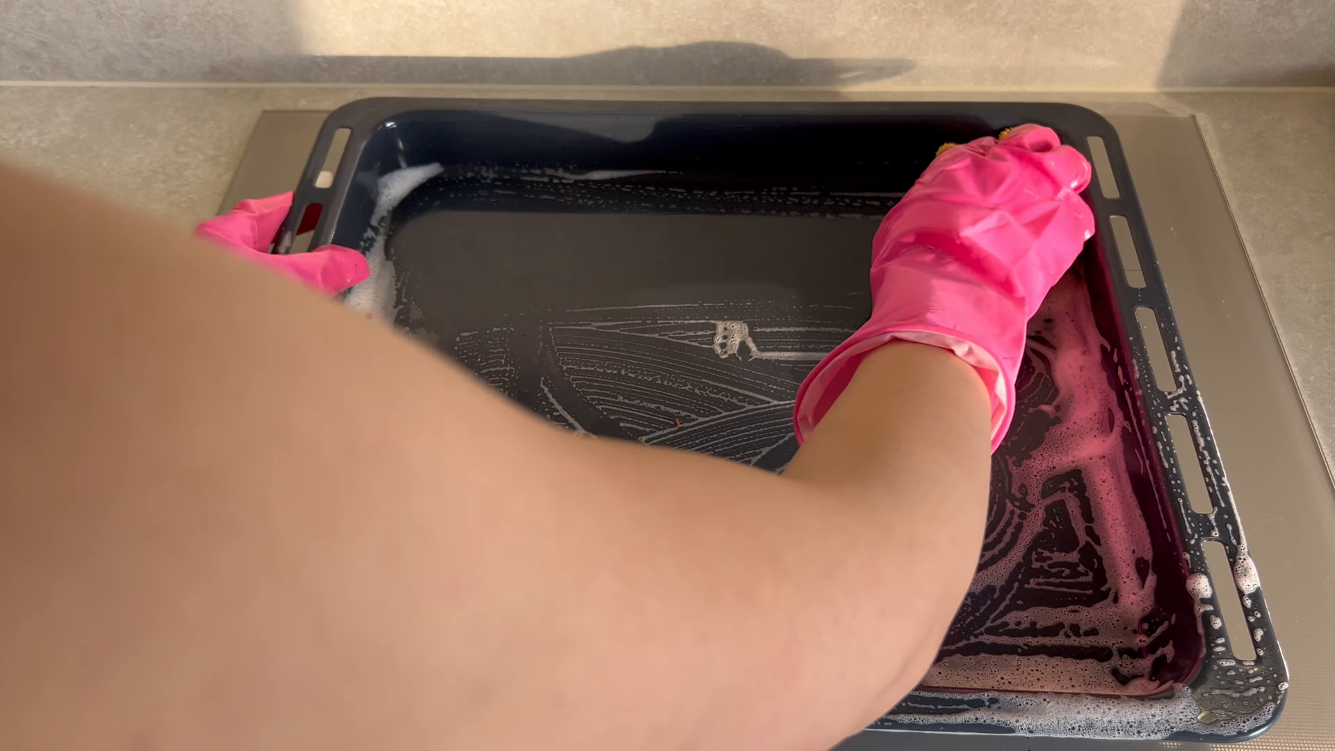 Deep cleaning service for an Airbnb apartment in New York