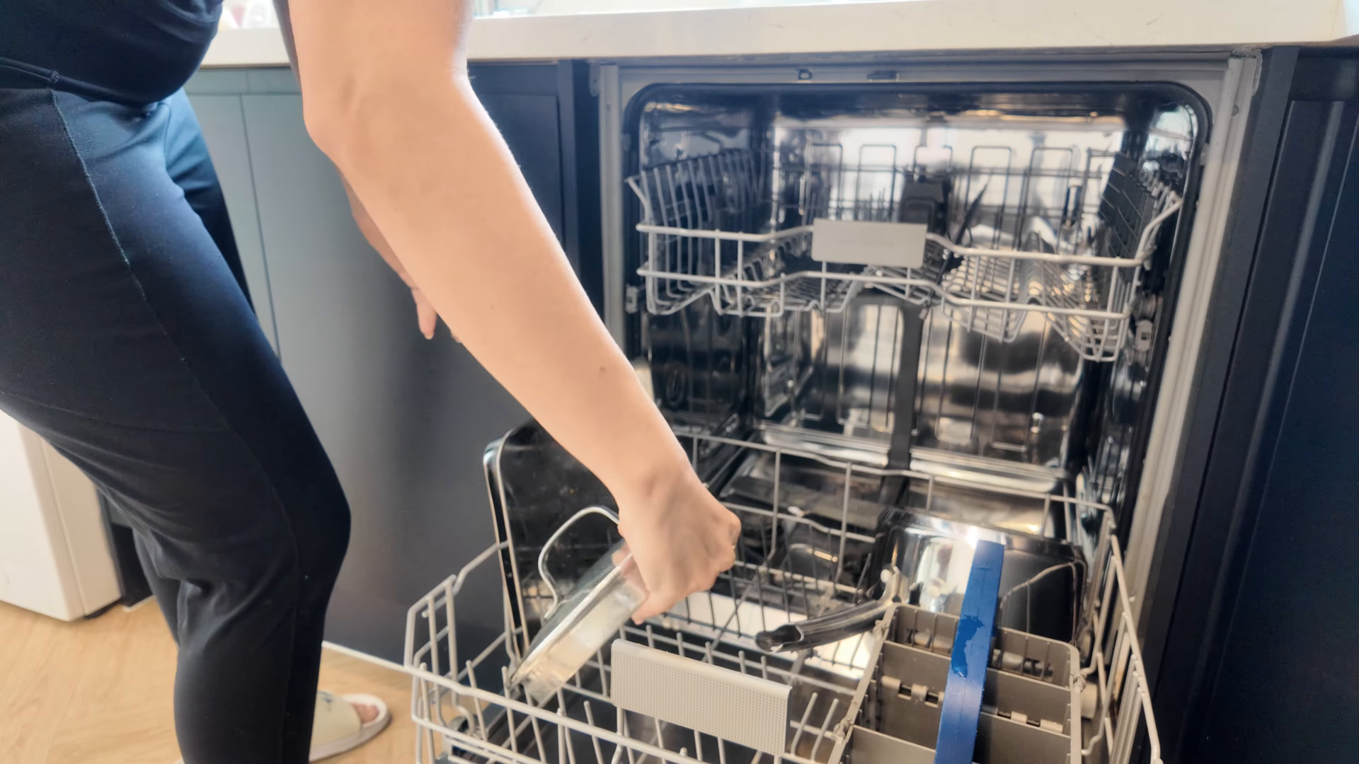 Deep cleaning work in a kitchen before an apartment handoff
