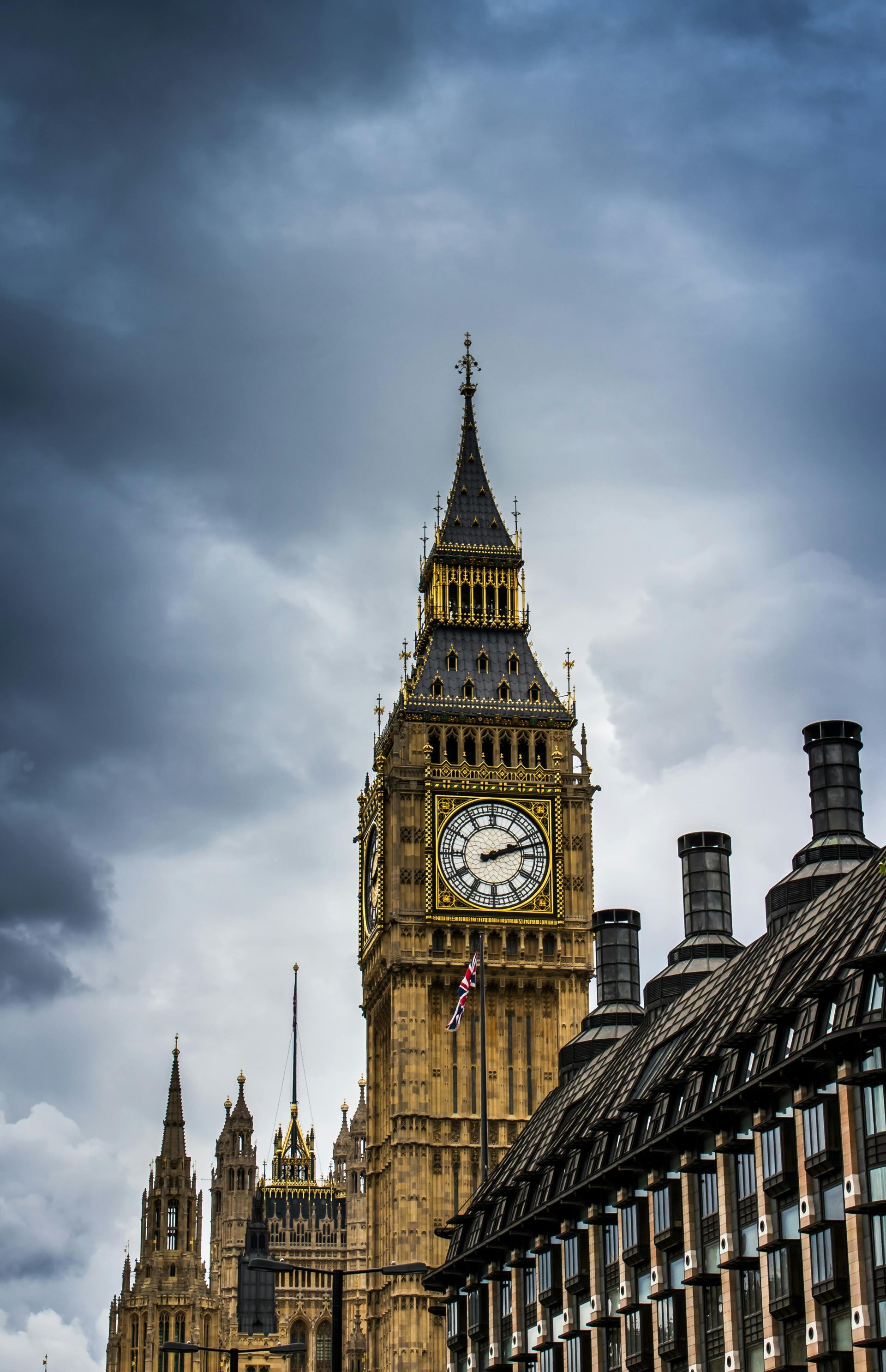 Big Ben clock tower against a stormy, gray sky.