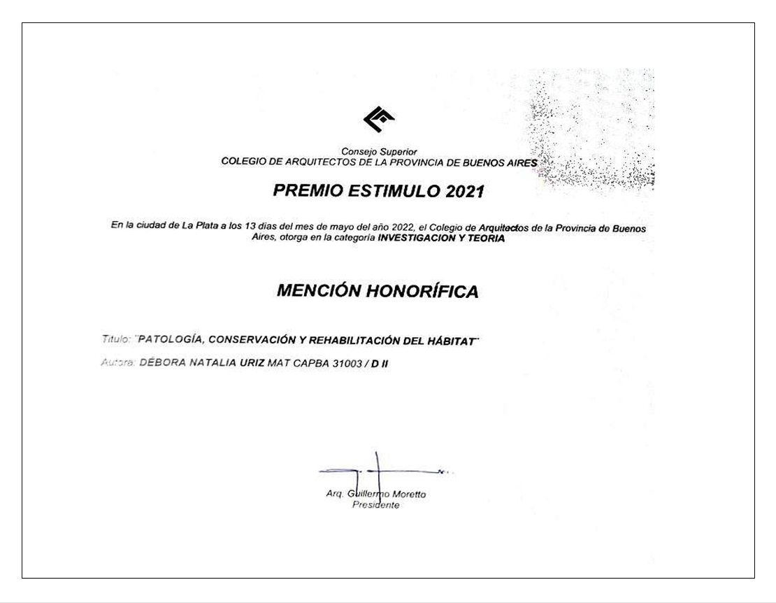 Documento español escaneado borroso titulado “Premio Estímulo 2020” con una firma en la parte inferior.