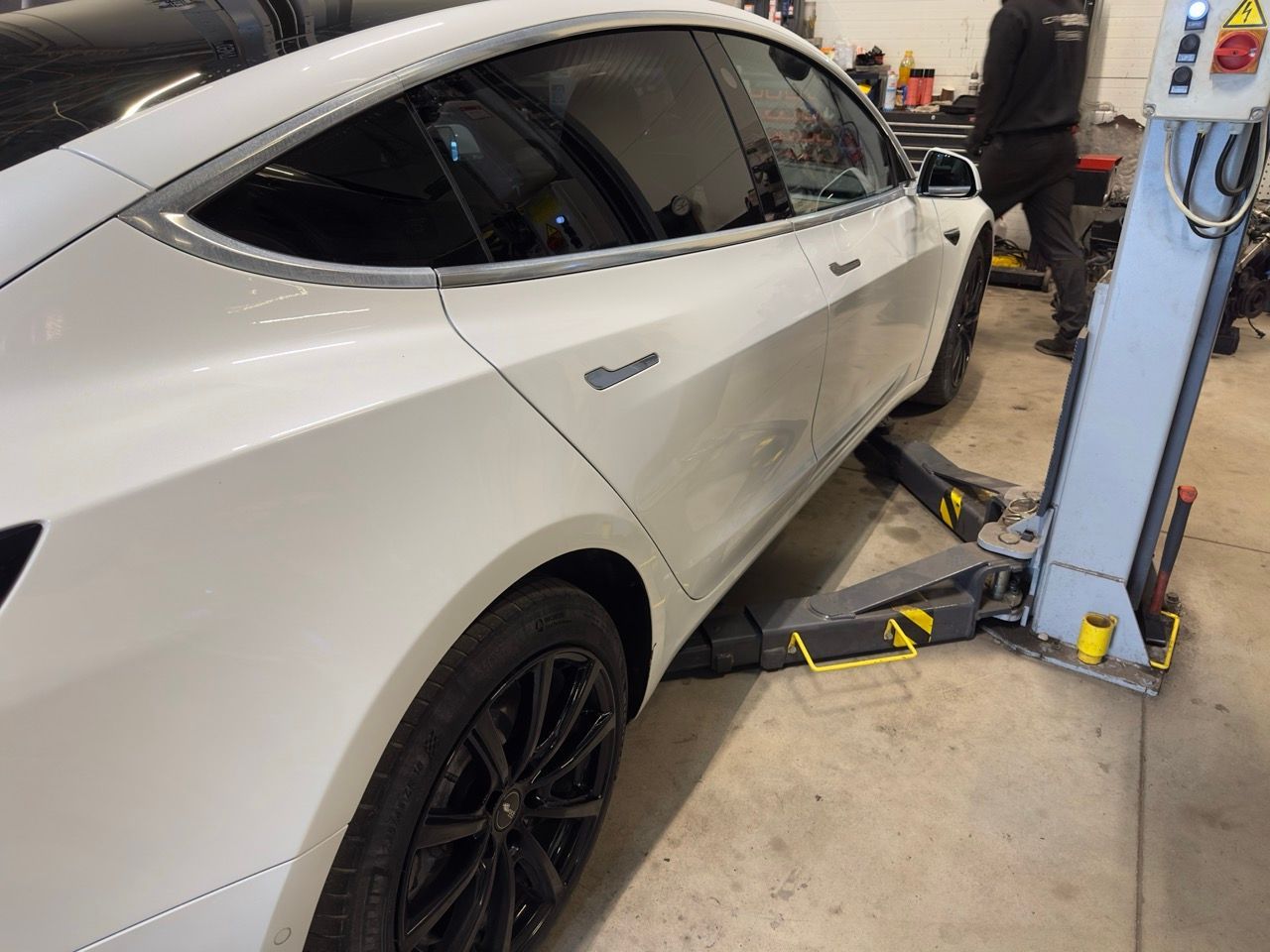 Tesla rehvivahetus