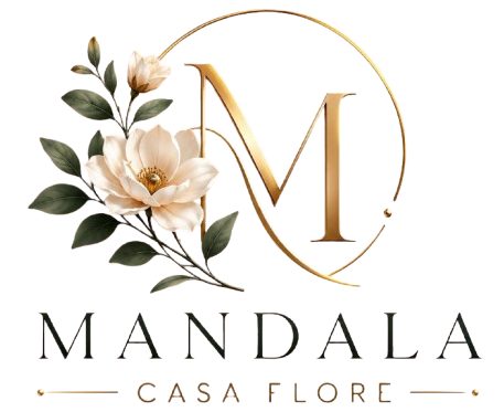 Logotipo de Mandala Casa Flore con una M dorada