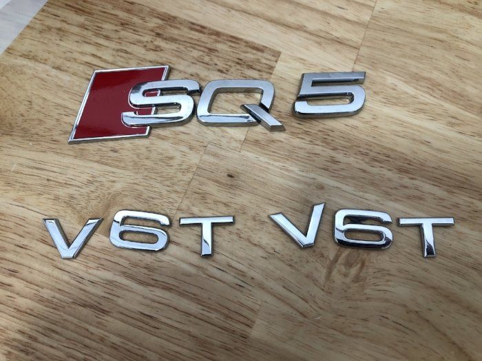 The letters v6t are on a wooden surface
