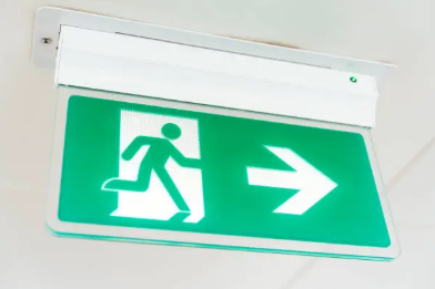 Directional safety sign