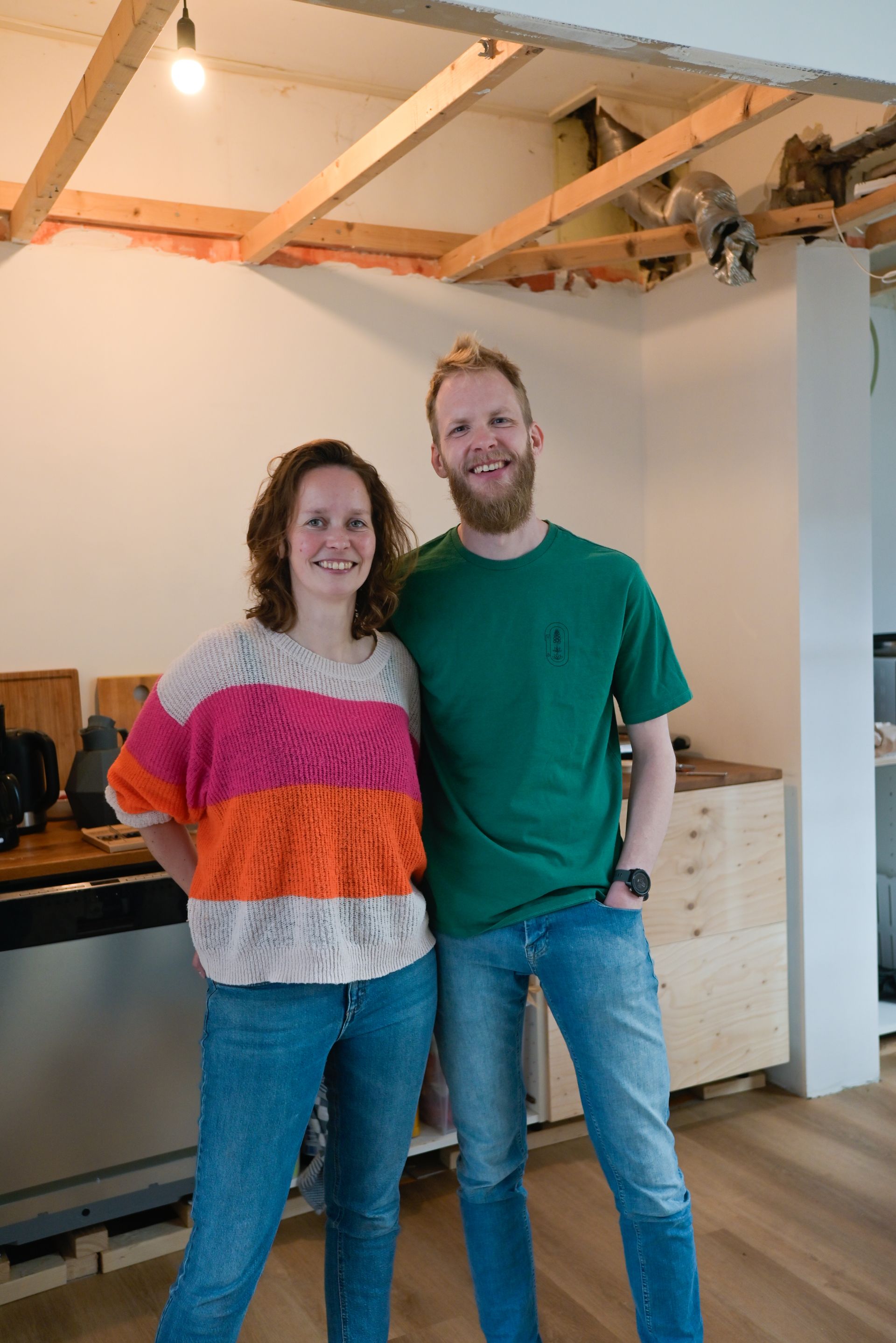 ‘Het was wel 5 graden kouder bij de muren, daar moesten we echt wat mee’. Karen en Wim-Jan kochten in 2019 hun eerste woning in de Zandweerd. Het bleek een klushuis.