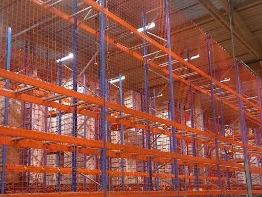 Racknets RackNets geïnstalleerd om ongelukken te voorkomen.