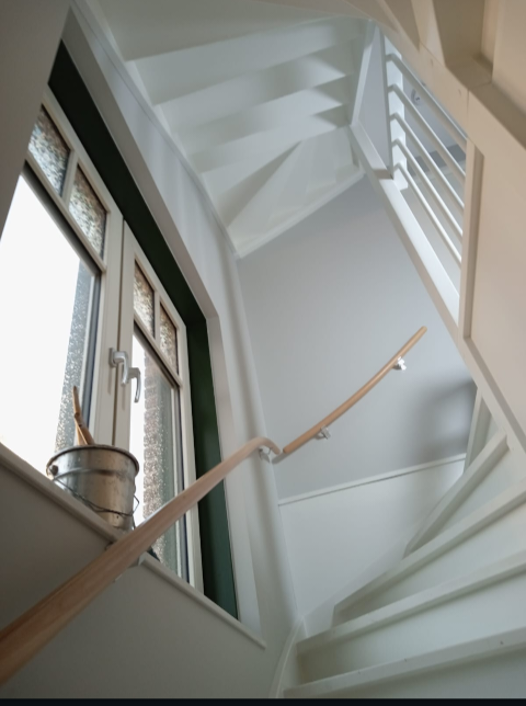 trappen binnen Schilderen schilderwerk watergedragen