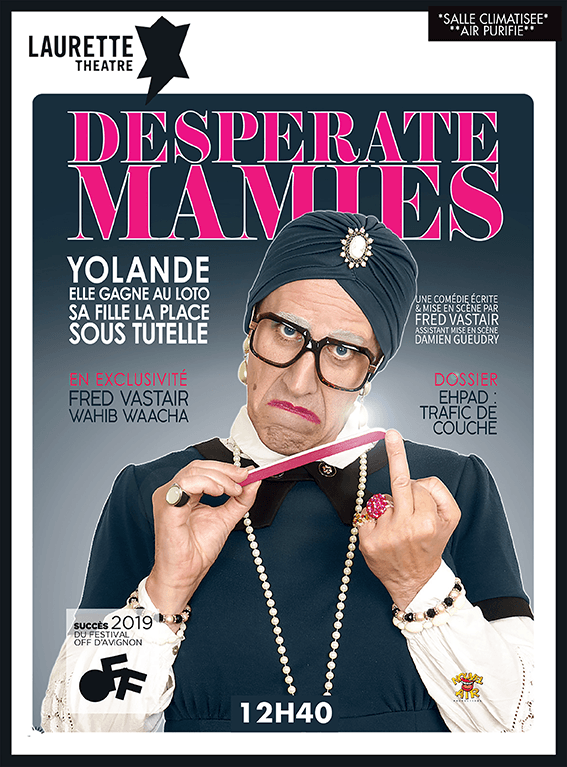"Desperate Mamies" filminin afişinde, beyaz bir arka plan önünde gözlük ve şapka takan, gözlüğünün zincirini tutan bir kadın tasvir ediliyor.