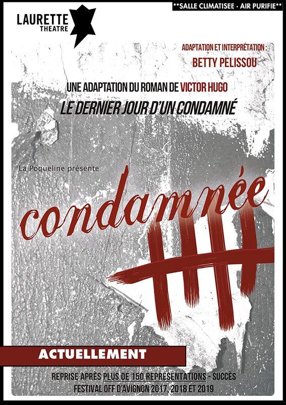 Affiche de la pièce « Condamnée », texte rouge et noir sur fond gris avec un graphisme de barreaux de prison.